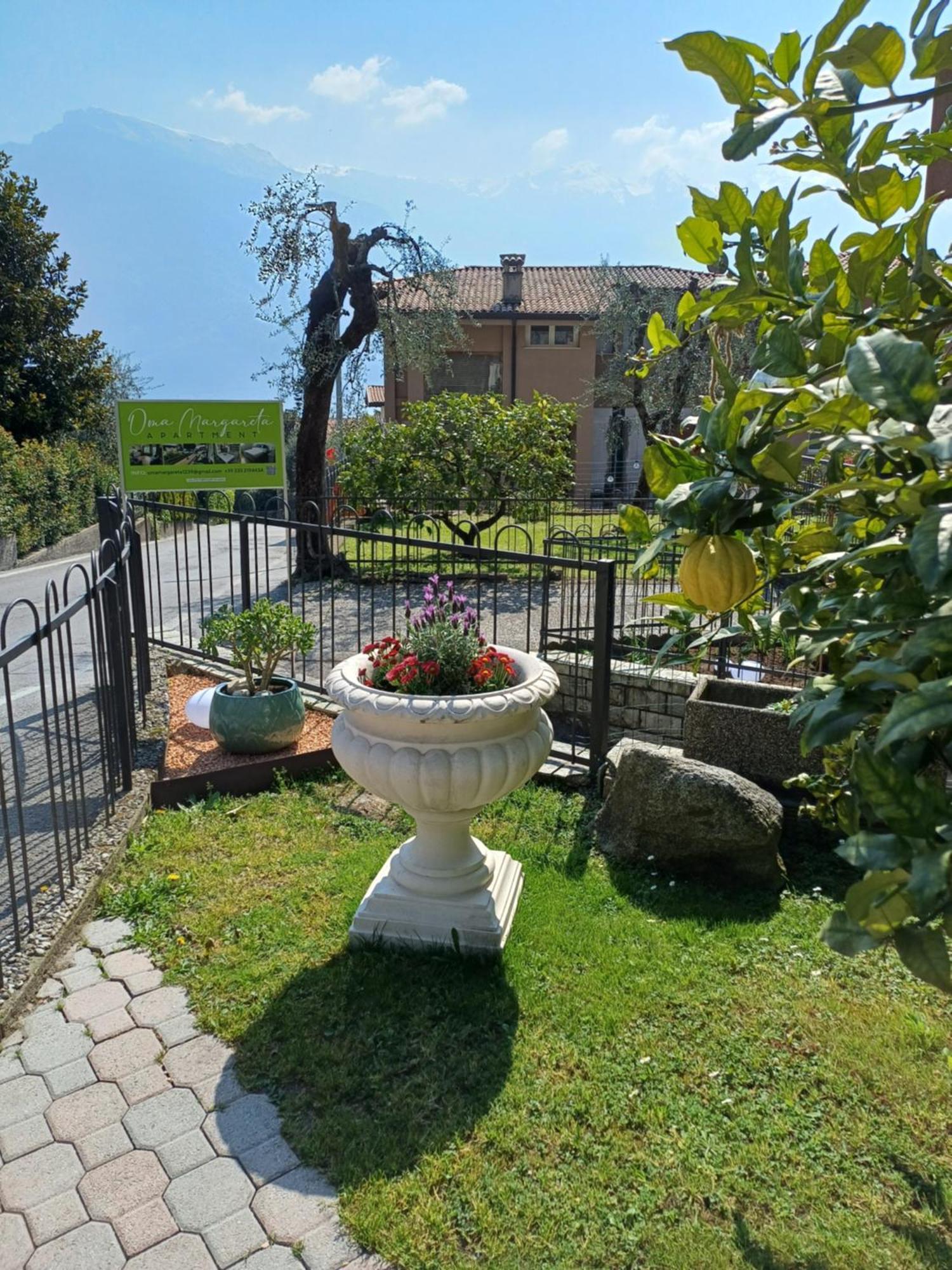 Oma Margareta Apartment Limone sul Garda Esterno foto